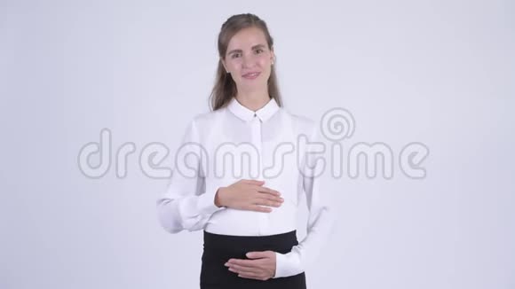 年轻快乐的怀孕女商人竖起大拇指视频的预览图