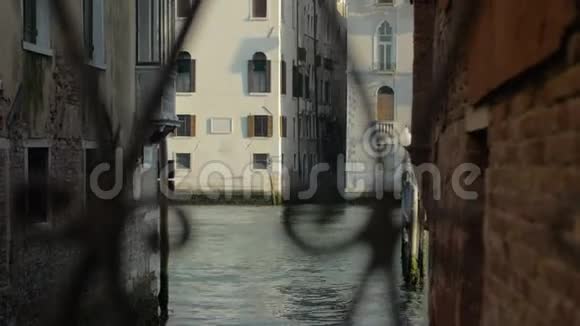 威尼斯地区的一部分被看到通过开放的格子视频的预览图