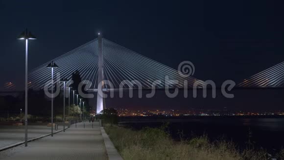 葡萄牙VascodaGama桥里斯本夜景视频的预览图