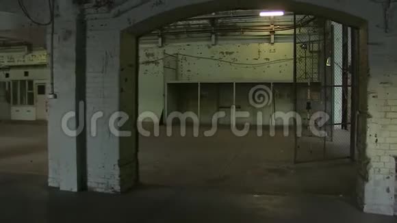 仓库墙壁和地点视频的预览图