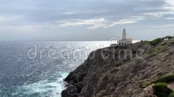 马洛卡岛海边的灯塔灯塔视频的预览图