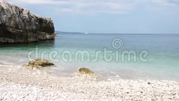 海上海滩休闲视频的预览图