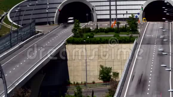 道路隧道的出入口视频的预览图