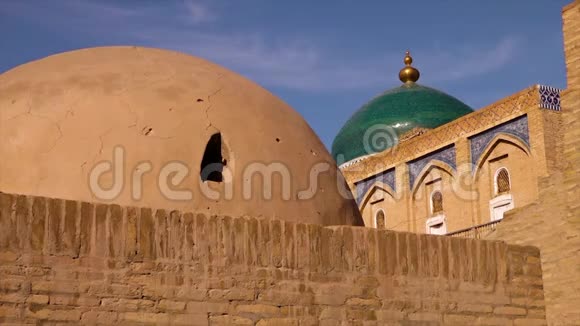 乌兹别克斯坦有一个巨大的粘土圆顶上面有一个洞视频的预览图