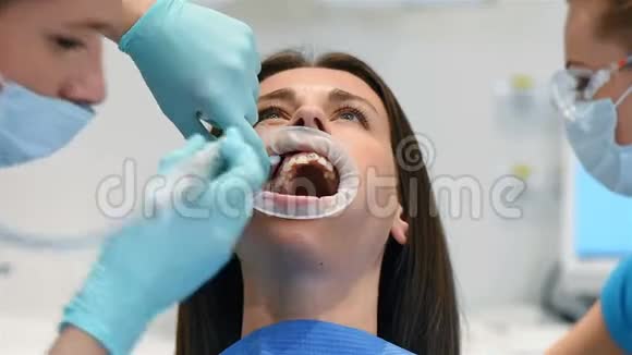 牙科安装支架视频的预览图
