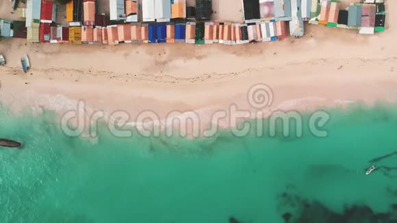 多米尼加共和国蓬塔卡纳热带海滩购物中心的鸟瞰图视频的预览图