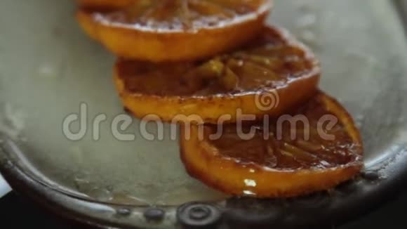 焦糖橙片巧克力慕斯与橙果冻视频的预览图