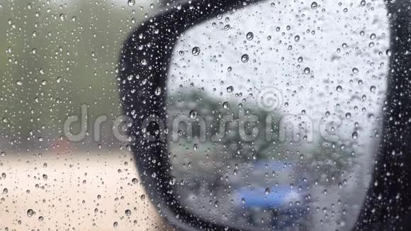 4KUHD视频剪辑摘要背景雨天在车里视频的预览图