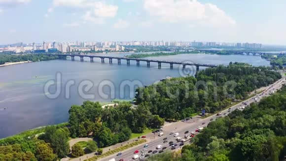 空中飞越基辅的帕顿桥总体计划视频的预览图