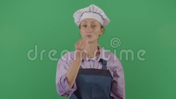 女人做美味的牌子视频的预览图