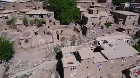 扫鸟观沙漠山村视频的预览图