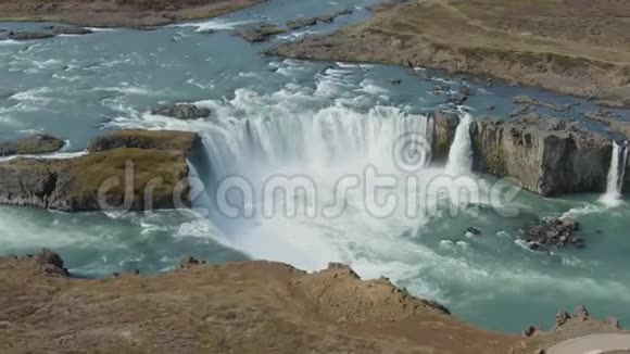 夏日的大瀑布冰岛鸟瞰图视频的预览图