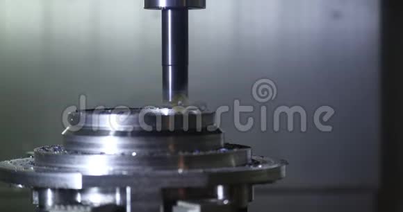 激光焊接机金属粉末厂工作特写金属制品视频的预览图