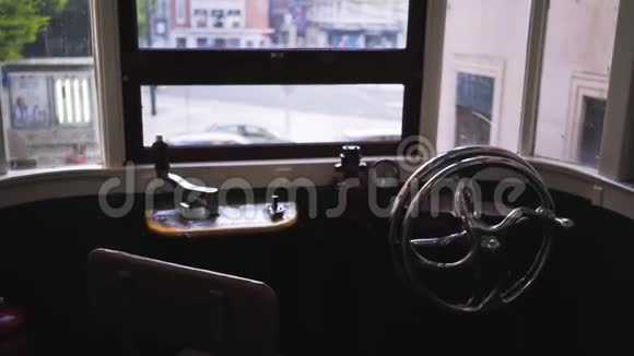 老式电车的司机视频的预览图