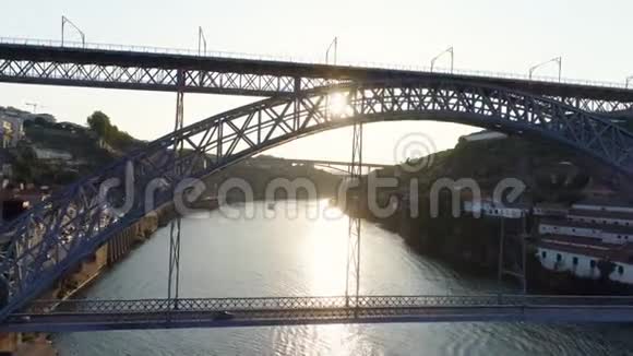 鸟瞰路易斯一桥阳光灿烂视频的预览图