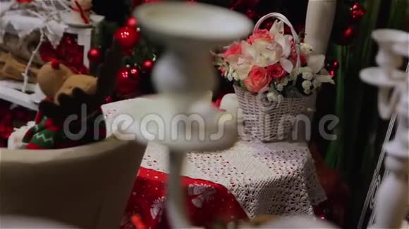 家圣诞树装饰视频的预览图