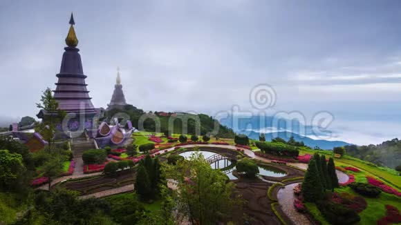 泰国清迈多伊因沙农国家公园的宝塔和薄雾视频的预览图