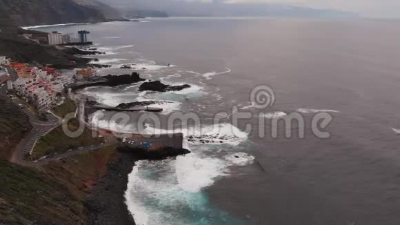 无人驾驶飞机射击西班牙特内里费岛海岸视频的预览图