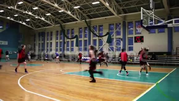 萨马拉俄罗斯2019年2月8日女学生篮球队的训练视频的预览图