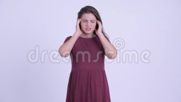 有压力的年轻孕妇头痛视频的预览图