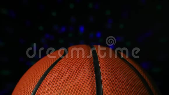 皮制篮球迪斯科舞厅灯光暗背景无人高清镜头视频的预览图