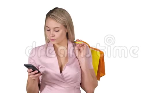 白色背景下的购物女性短信视频的预览图