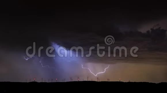 极端闪电风暴时间超级细胞雷暴云视频的预览图