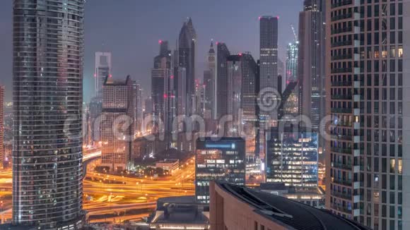 迪拜新摩天大楼和高楼大厦的鸟瞰图视频的预览图