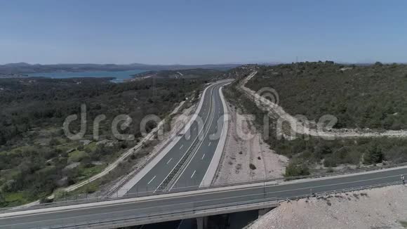 高速公路天桥视频的预览图