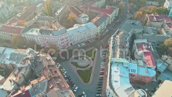 卡捷琳斯卡广场与奥德萨的凯瑟琳二世伟大纪念碑的鸟瞰视频的预览图