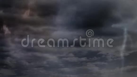 天空中的雷和云视频的预览图