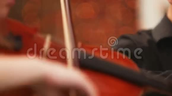 小提琴和弓视频的预览图