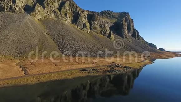 南冰岛景观与1号公路在晴天与蓝天视频的预览图
