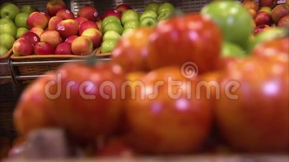 超市里的西红柿视频的预览图