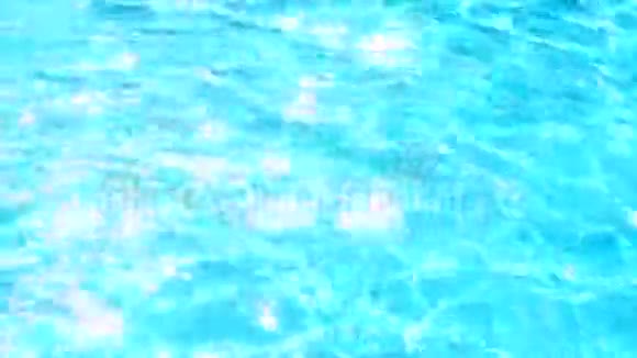 池中蓝水的背景波视频的预览图