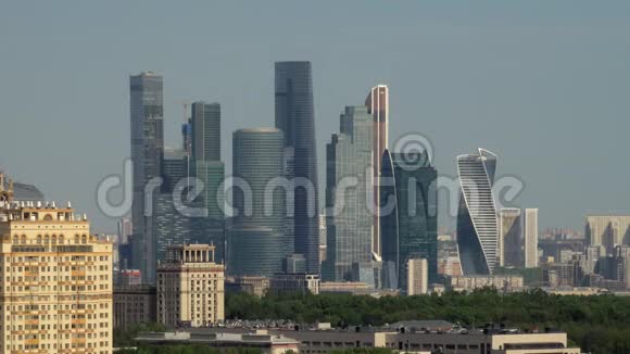 晴天的莫斯科城市商务中心视频的预览图