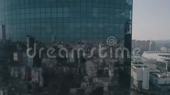 基辅玻璃摩天大楼鸟瞰图视频的预览图