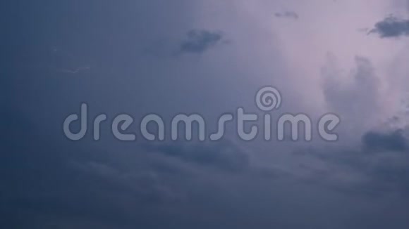 雷雨时天空中的闪电视频的预览图