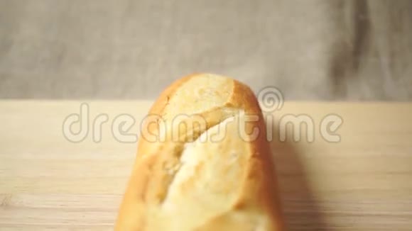 法国面包袋垂直近距离多利射击视频的预览图