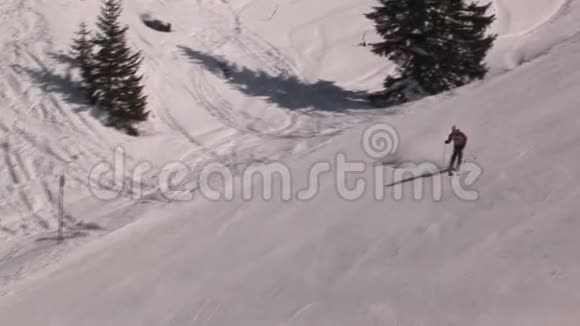 从滑雪电梯看到的视频的预览图