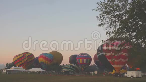 热空气气球在热空气气球节上的时间流逝视频的预览图