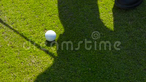 高尔夫的细节和运动员的影子视频的预览图