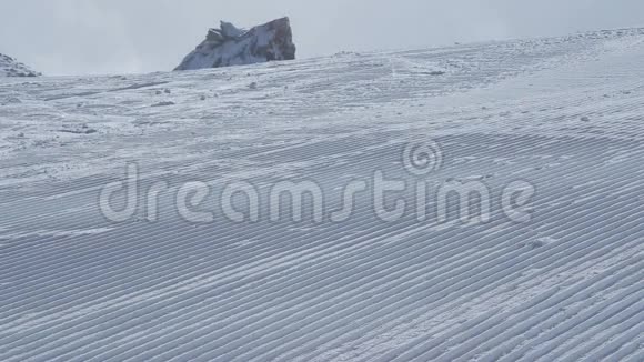 新鲜滑雪道视频的预览图