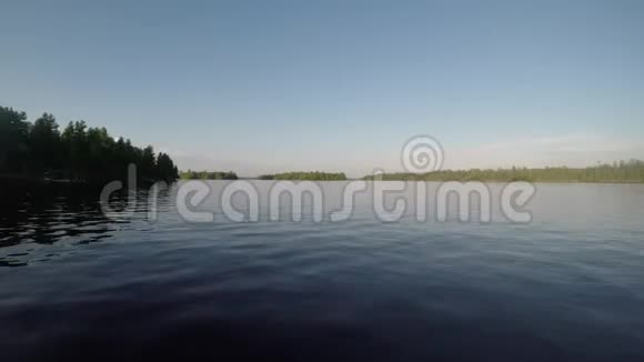 雷尼湖的平静水视频的预览图