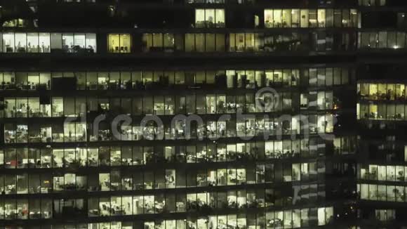 市区摩天大楼立面实时放大拍摄莫斯科国际商务中心视频的预览图