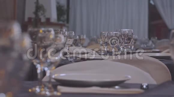美食沙龙酒杯视频的预览图