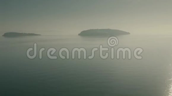 伊索拉马吉奥尔岛和拉戈塔西门诺湖的高空超移意大利视频的预览图