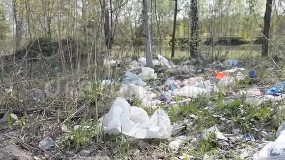 白俄罗斯明斯克2019年5月1日环境污染塑料废物问题视频的预览图