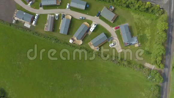 4英国约克郡北部约克郡以外的马尔顿山庄的空中镜头视频的预览图