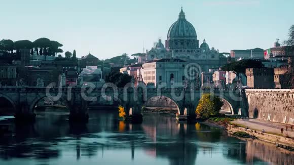 圣安杰洛桥圣彼得大教堂在梵蒂冈的标志性景观时间流逝视频的预览图